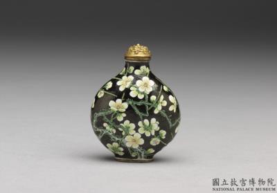 图片[2]-Copper-body painted enamel snuff bottle with a white plum blossom design on a black background, Yongzheng reign (1723-1735), Qing dynasty-China Archive